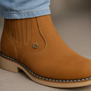 [Kit 4 em 1] Bota Masculina Zemu de Cano Curto em Couro Legítimo com Boné Modão, Cinto Country e Carteira GRÁTIS